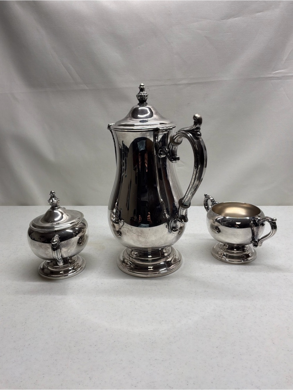 WM Rogers Silverplate Set Tea/Coffee Pot Creamer & Sugar Bowl with Lid